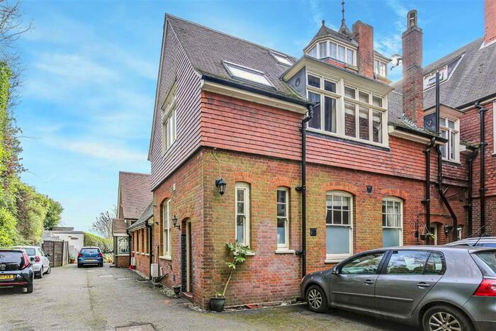 1 Bedroom Flat For Sale In Caxton House, Oxted, Surrey RH8