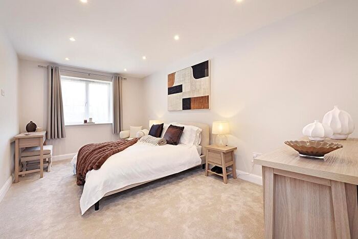 2 Bedroom Flat For Sale In Mclaren Court, Fetcham, KT22