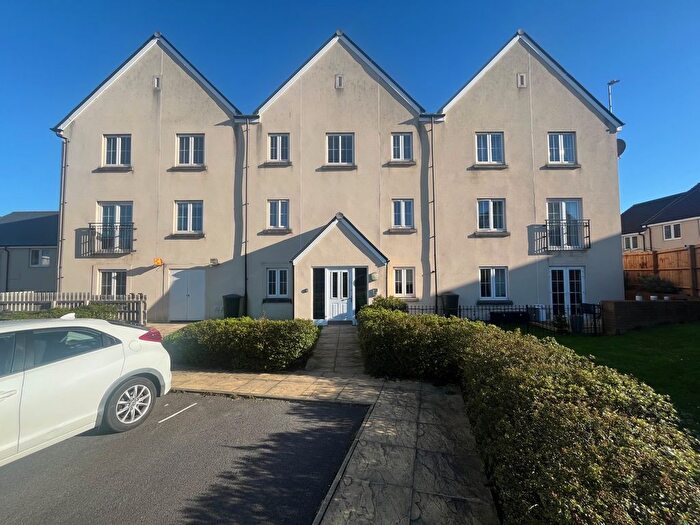 2 Bedroom Flat To Rent In Larch Close, Bristol, BS16