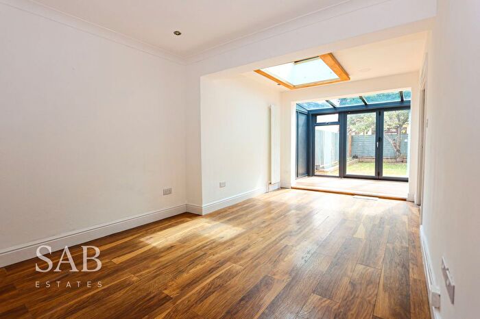 6 Bedroom Semi-Detached House To Rent In Allenby Road, Southall, UB1