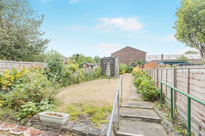 3 Bedroom End Of Terrace House To Rent In West View Road, Swanley, BR8