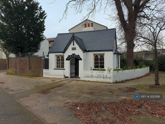 2 Bedroom Detached House To Rent In Willow Grove, London, E13