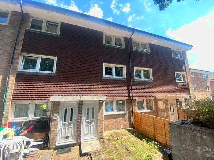2 Bedroom Maisonette To Rent In Wadhurst Gardens, Southampton, Hampshire, SO19