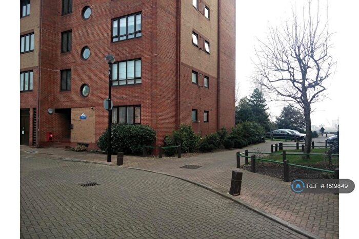 2 Bedroom Flat To Rent In Van Gogh Court, London, E14