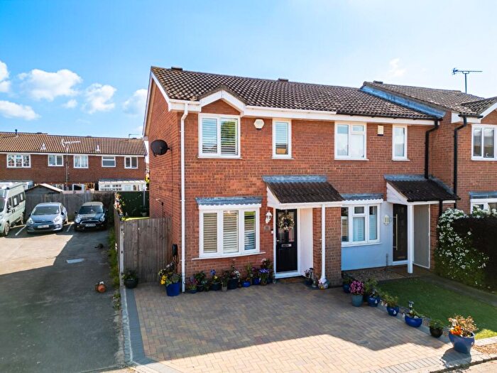 2 Bedroom End Of Terrace House For Sale In Northfleet, Gravesend, Kent, DA11