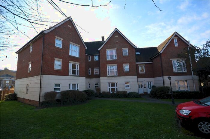 2 Bedroom Flat To Rent In King Edward Court, Cedar Avenue West, CM1