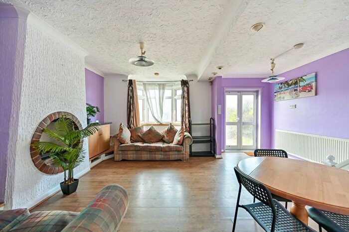 4 Bedroom Detached House To Rent In Gloucester Road, Feltham, TW13