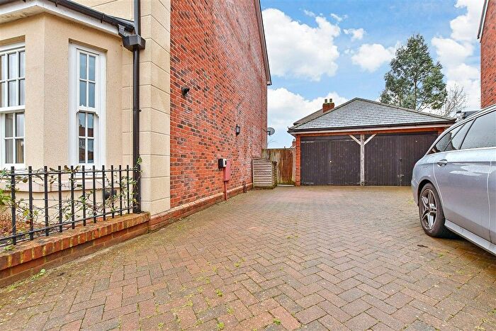 4 Bedroom Semi-Detached House For Sale In Holdstock Road, Tenterden, Kent, TN30