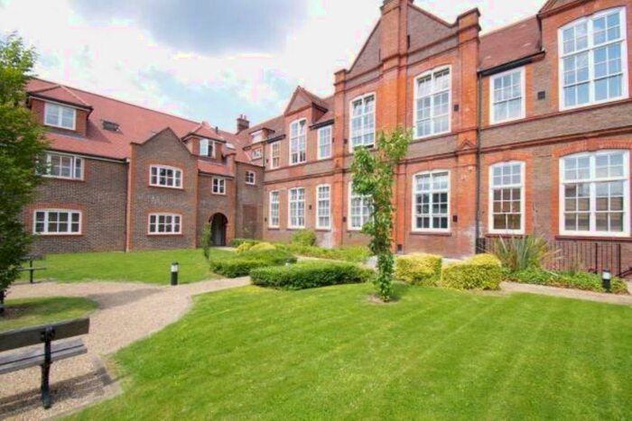 1 Bedroom Flat To Rent In Gammons Lane, Watford, WD24