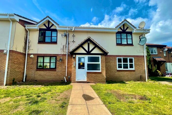 2 Bedroom Flat To Rent In Peel Court, SL1