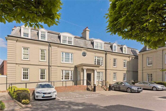 2 Bedroom Apartment To Rent In High Street, Esher, Surrey, KT10