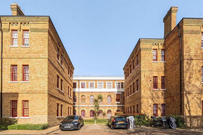 2 Bedroom Flat For Sale In Chevy Road, Southall, UB2