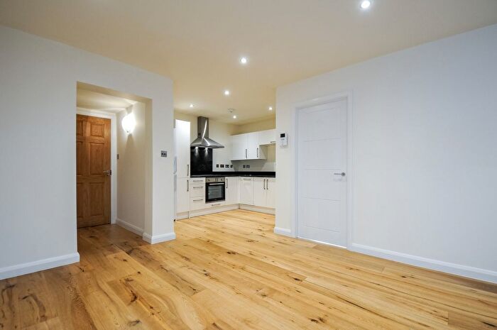 1 Bedroom Flat To Rent In London Road, Kingston Upon Thames, Surrey, KT2