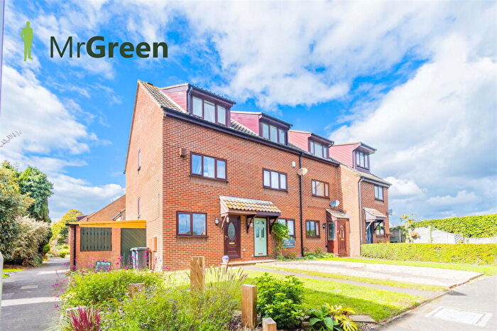 4 Bedroom Semi-Detached House To Rent In Willow Way, Christchurch, BH23