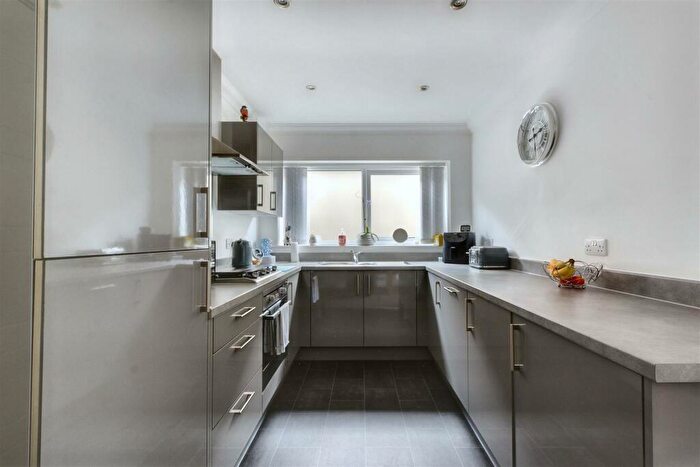 2 Bedroom Detached Bungalow For Sale In Meadow Croft Gardens, Hucknall, NG15