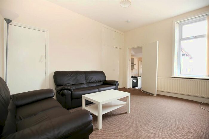3 Bedroom Flat To Rent In Hazelwood Avenue, Jesmond, Newcastle Upon Tyne NE2