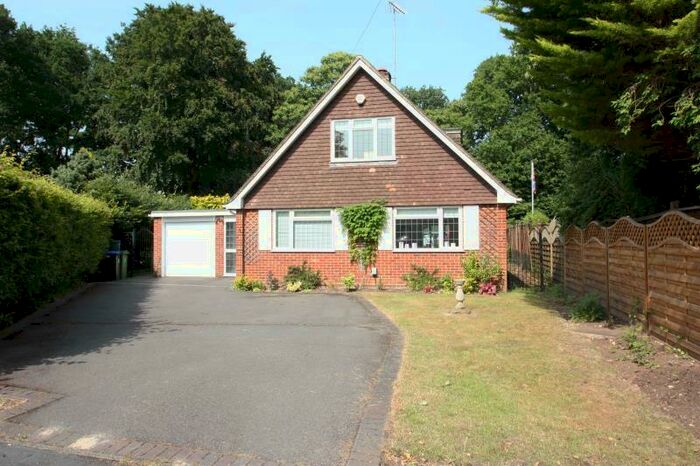 3 Bedroom Detached House To Rent In Starwood Close, Dartnell Park, KT14