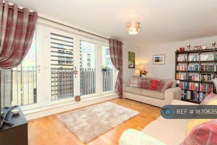 2 Bedroom Flat To Rent In Kimmerghame Drive, Edinburgh, EH4