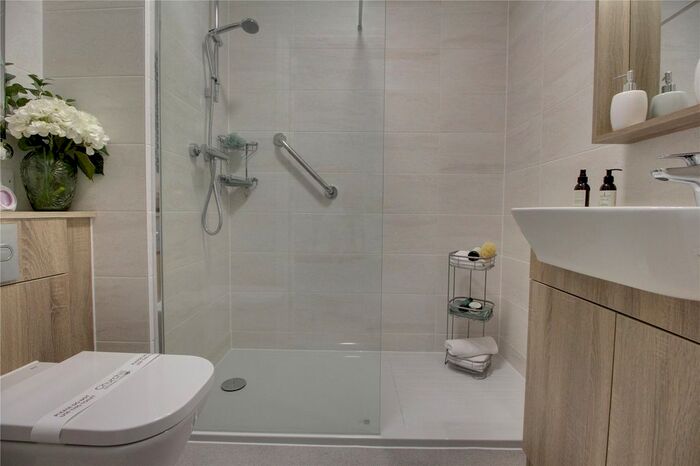2 Bedroom Flat For Sale In Crookham Road, Fleet, GU51