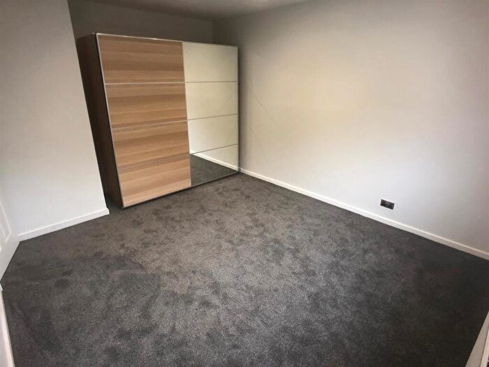 2 Bedroom Apartment To Rent In Lane End Court, Leeds, LS17