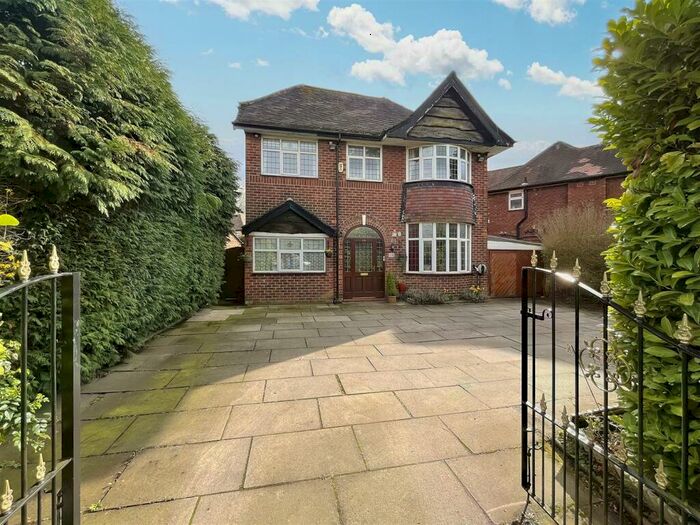 5 Bedroom Detached House To Rent In Washway Road, Sale, M33