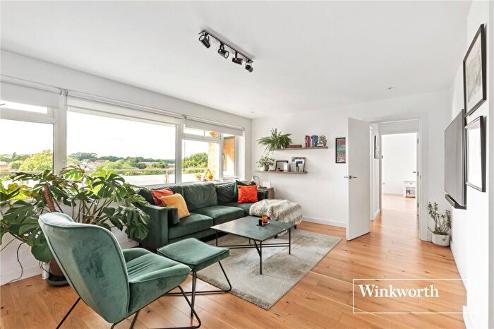 3 Bedroom Apartment To Rent In Wickliffe Avenue, Finchley, London, N3