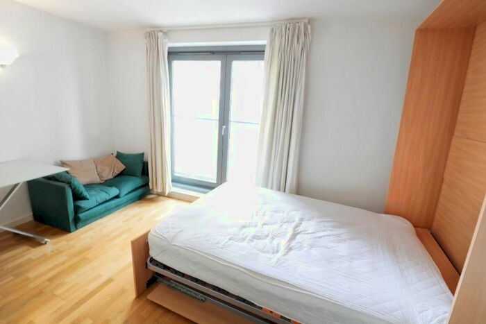 Studio To Rent In New Providence Wharf, Fairmont Avenue, Canary Wharf, London, E14