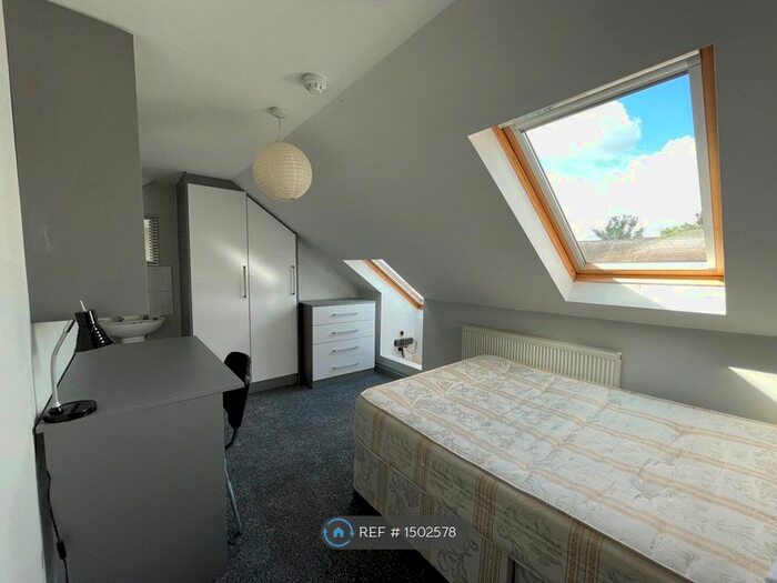 6 Bedroom Terraced House To Rent In Donnington Road, Reading, RG1