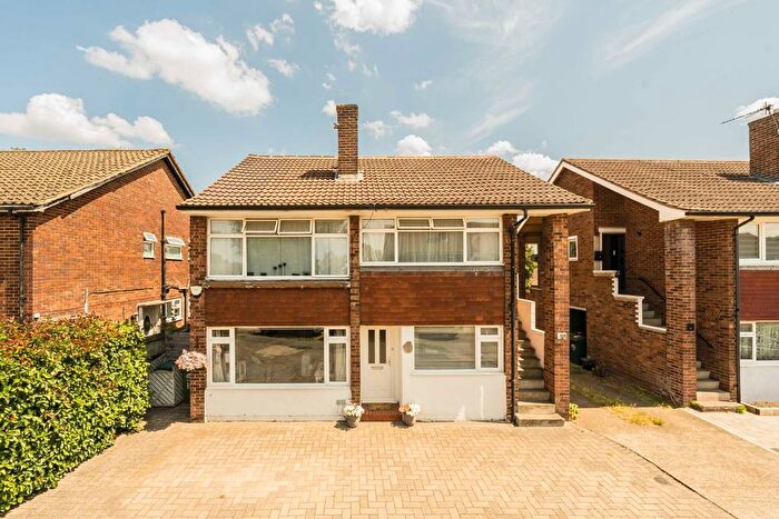 2 Bedroom Maisonette For Sale In Cedar Way, Sunbury-On-Thames, TW16