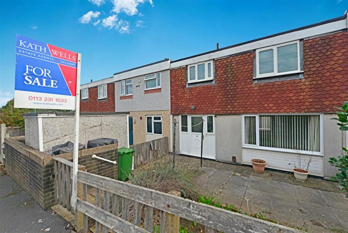 3 Bedroom Terraced House For Sale In Stonecliffe Place, Leeds, LS12