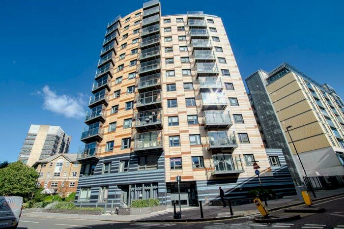 2 Bedroom Apartment To Rent In Vertex House, CR0