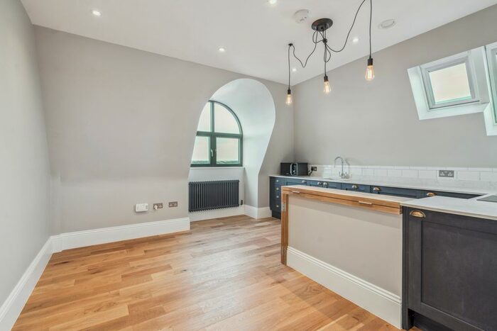 1 Bedroom Flat To Rent In The Crossway, Uxbridge, Greater London, UB10