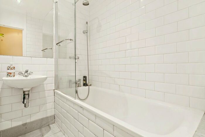 2 Bedroom Flat For Sale In Lechmere Road, Willesden Green, NW2