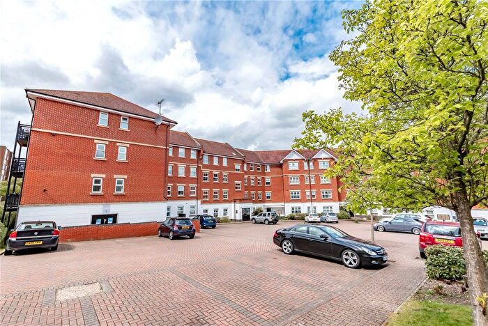 2 Bedroom Flat For Sale In Bell Chase, Aldershot, Hampshire, GU11