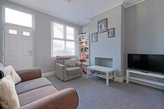 3 Bedroom Terraced House To Rent In Holme Lane, Hillsborough, Sheffield, S6
