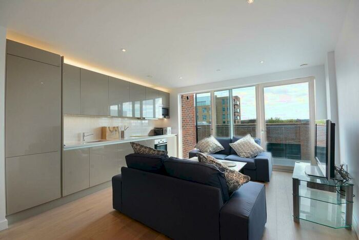 2 Bedroom Flat To Rent In Victory Place, Elephant And Castle, London, SE17