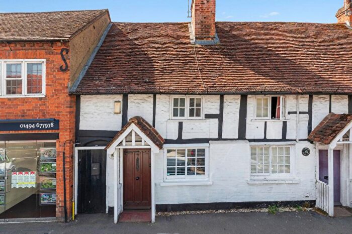2 Bedroom Cottage For Sale In London End, Beaconsfield, HP9