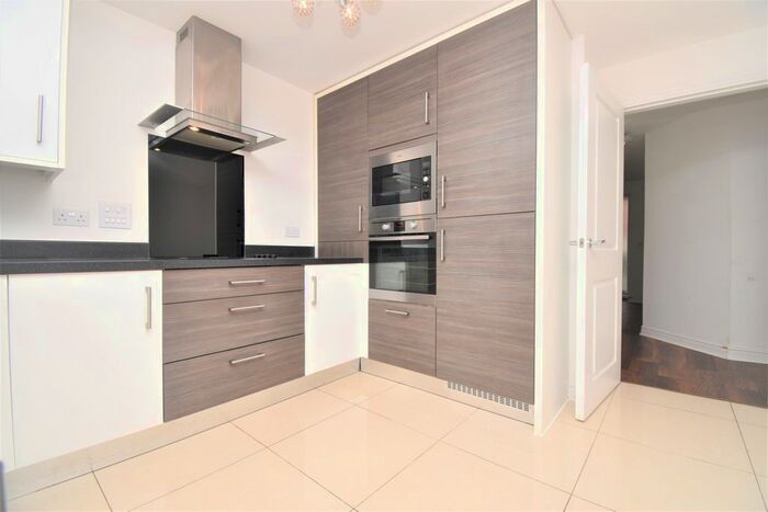 4 Bedroom Semi-Detached House To Rent In Rainbow Road, Erith, DA8