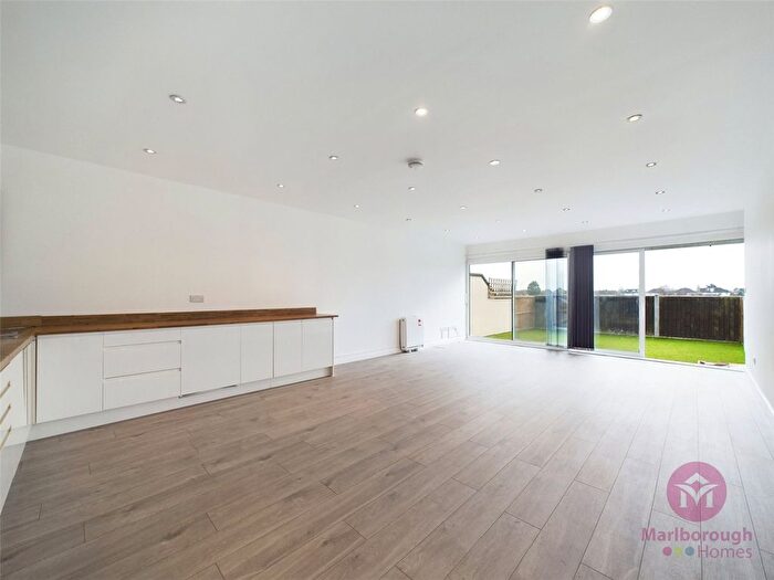 3 Bedroom Terraced House To Rent In Cottage Walk, Roding Lane North, Woodford, Essex, IG8