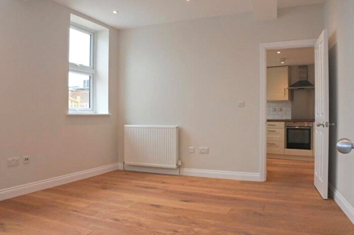 1 Bedroom Apartment To Rent In A High Street, Barnet, Herts, EN5