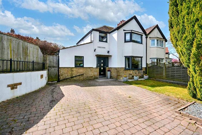 3 Bedroom Semi-Detached House For Sale In Lynnwood Gardens, Pudsey, West Yorkshire, LS28