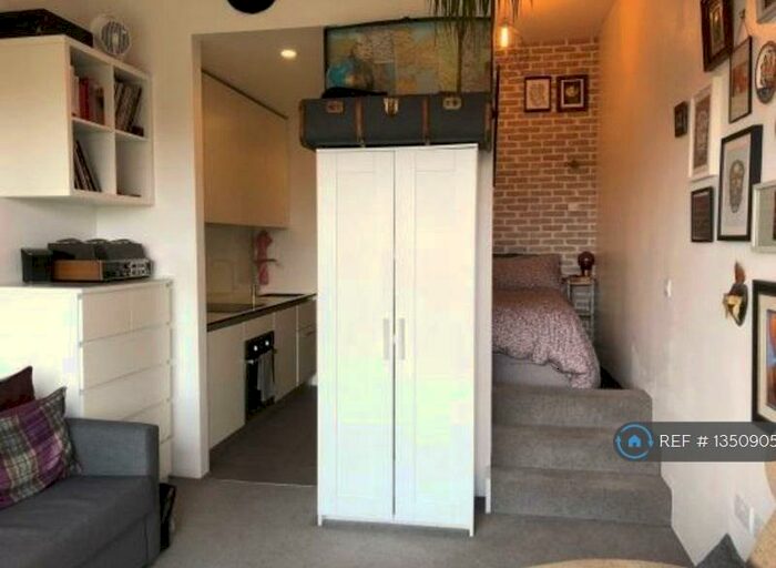 Studio To Rent In Lake Shore, Bristol, BS13