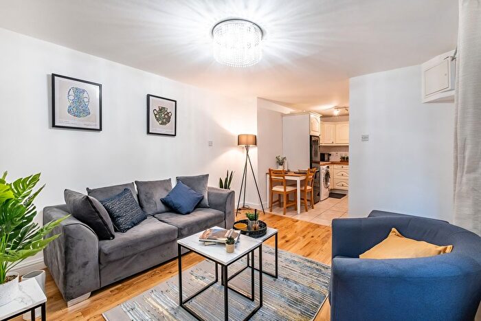 1 Bedroom Flat To Rent In Queen's Gate, London, SW7