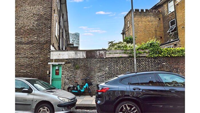 1 Bedroom Flat For Sale In Flat A, Southolm Street, Battersea, London, SW11