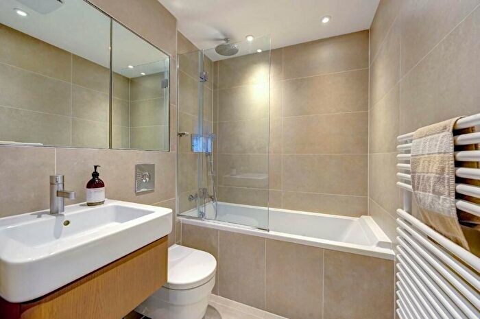 1 Bedroom Flat To Rent In Hyde Park Square, Paddington, W2