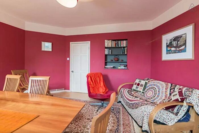3 Bedroom Flat To Rent In Cleeve House, Calvert Avenue, Shoreditch, E2
