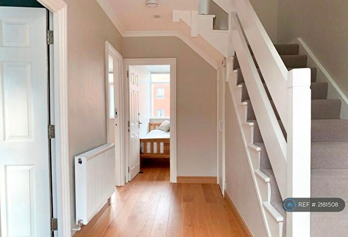 4 Bedroom Flat To Rent In Bethnal Green Road, London, E2