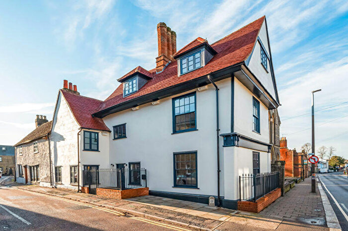 4 Bedroom Semi-Detached House For Sale In Cowbridge, Hertford, SG14