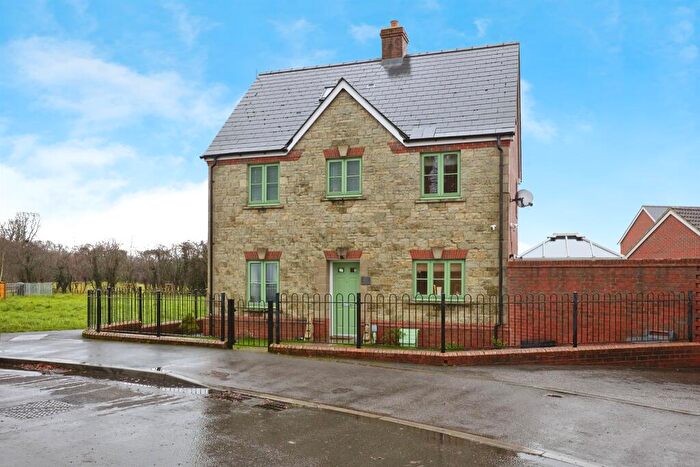 3 Bedroom Semi-Detached House For Sale In Indus Road, Shaftesbury, SP7