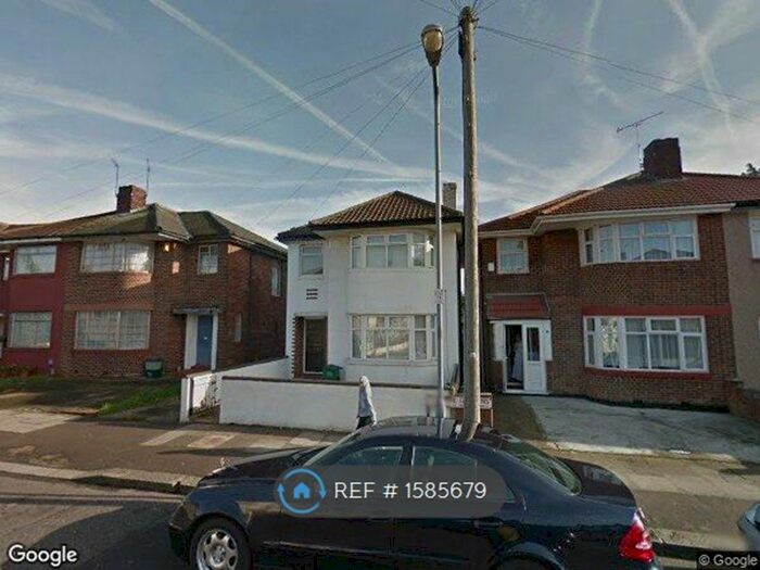 3 Bedroom Detached House To Rent In Forterie Gardens, Ilford, IG3